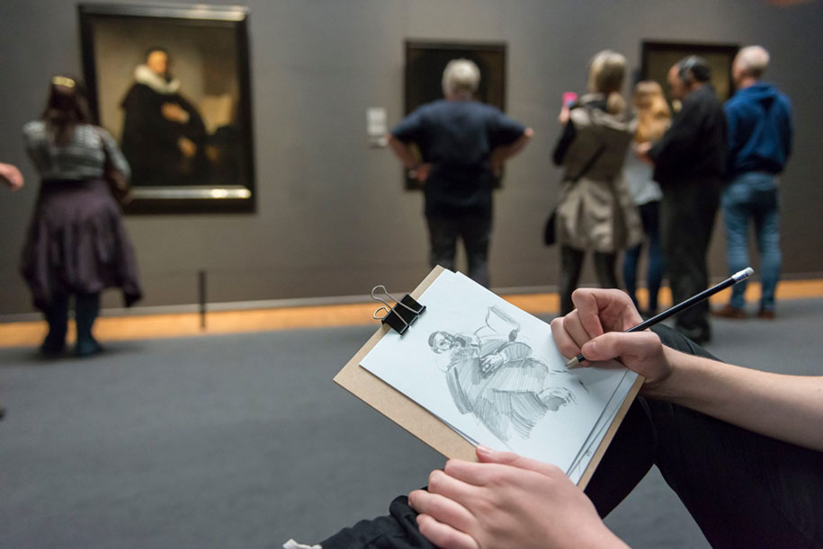 Museum ‘Bans’ Cameras To Make Visitors Appreciate Art By Sketching It